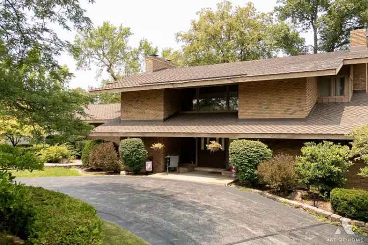 Single-family house For Sale in 8160, Silver Lake Drive, Orland Park, Illinois