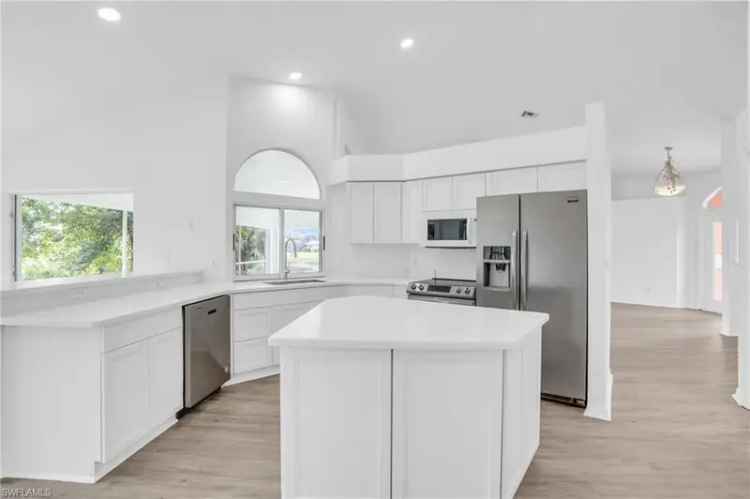 Single-family house For Sale in 2357, Abbey Court, East Naples, Florida