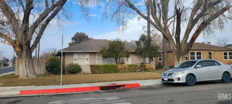 Single-family house For Sale in 2330, Bank Street, Bakersfield, California