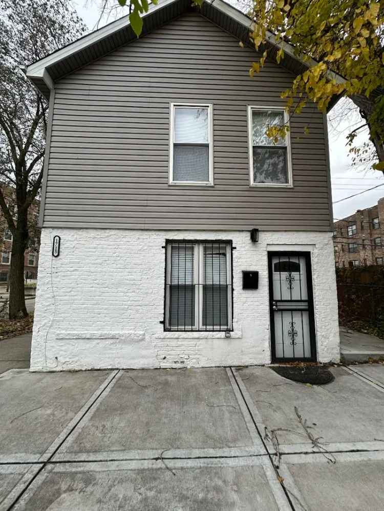 Single-family house For Sale in 1715, East 70th Street, Chicago, Illinois