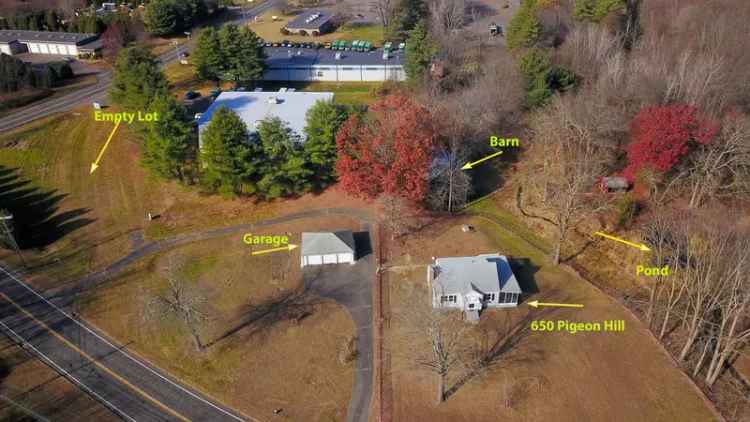 Single-family house For Sale in 650, Pigeon Hill Road, Windsor, Connecticut