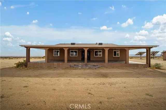 Single-family house For Sale in Rosamond, California