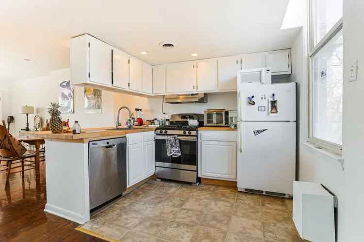 2 Bed 1 Bath Apartment in Washington Square West