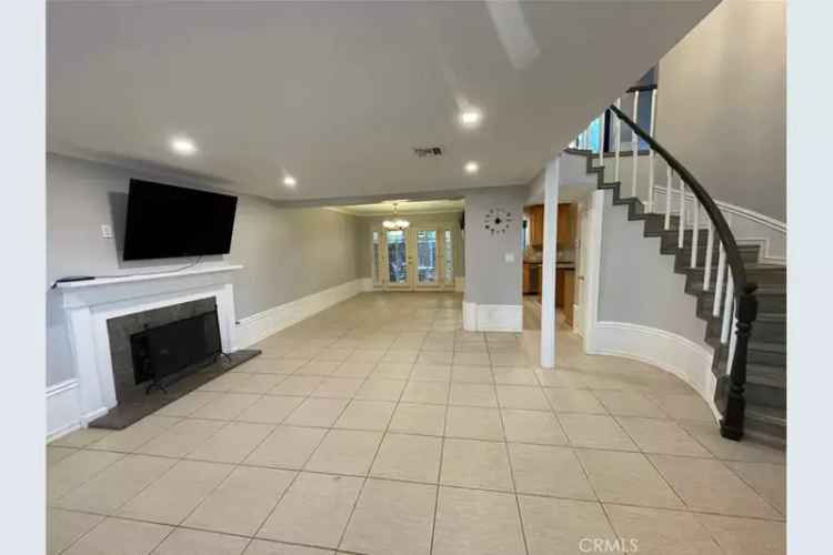 Single-family house For Sale in Calabasas, California