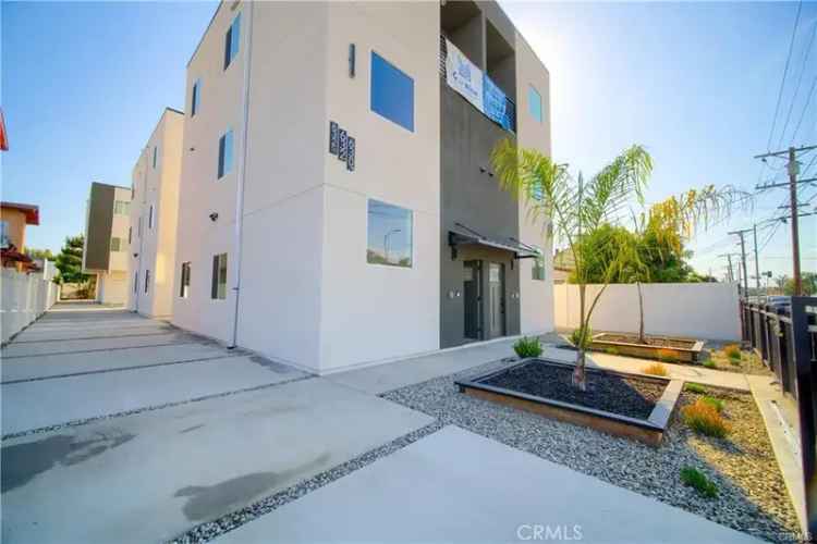 Multi-family house For Sale in Los Angeles, California