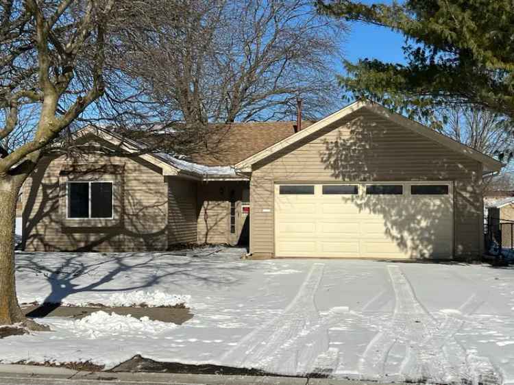 Single-family house For Sale in 2914, Bar Harbour Road, Aurora, Illinois