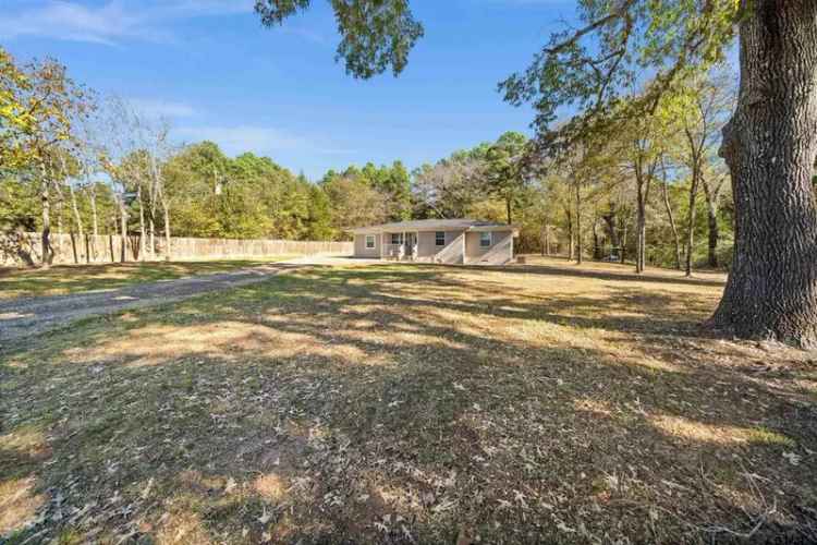 Single-family house For Sale in Athens, Texas