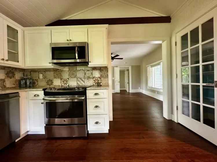 Newly Renovated 2 Bed 2 Bath Cottage Near Downtown Hendersonville