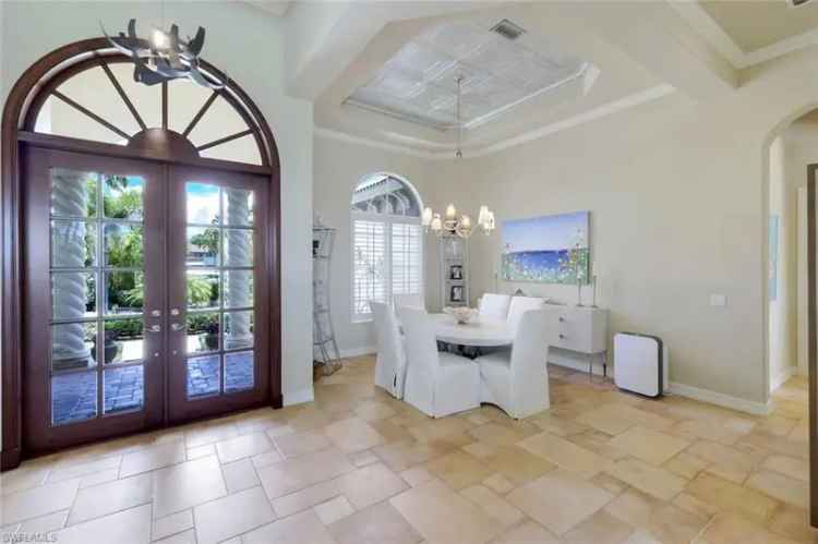 Single-family house For Sale in Naples, Florida