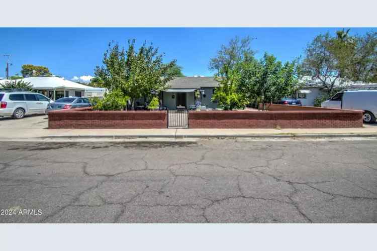 Single-family house For Sale in Phoenix, Arizona