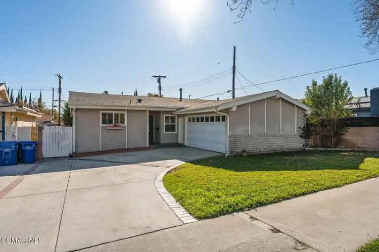 Single-family house For Sale in 19844, Hemmingway Street, Los Angeles, California