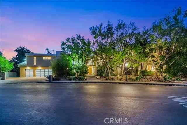 Single-family house For Sale in 16096, Valley Meadow Place, Los Angeles, California