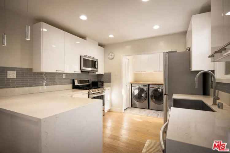 Single-family house For Sale in 11752, Tennessee Avenue, Los Angeles, California