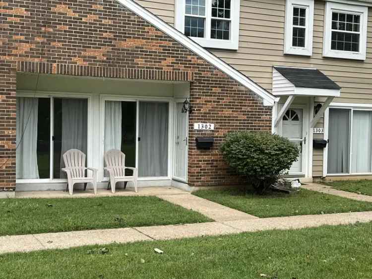 Downtown Franklin Townhome 3 Bed 1.5 Bath New Appliances