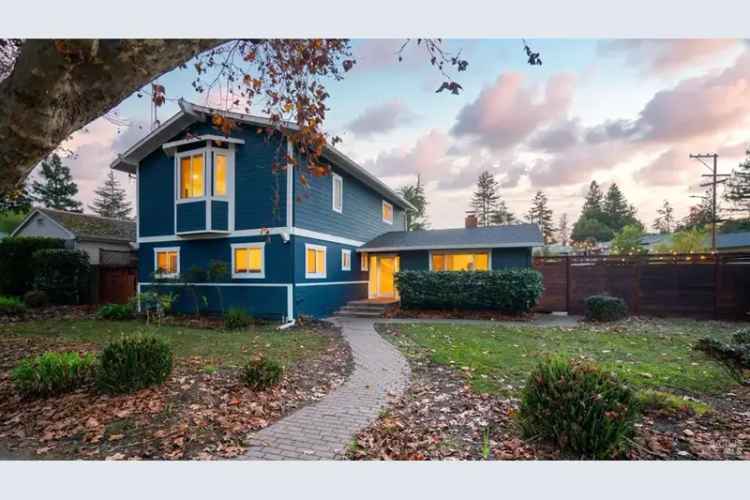 Single-family house For Sale in 910, Mountain View Avenue, Petaluma, California