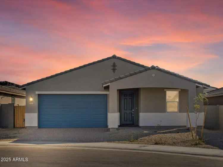 Single-family house For Sale in 4033, South 177th Avenue, Goodyear, Arizona