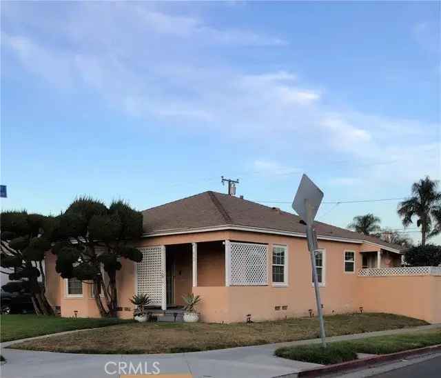 Single-family house For Sale in 6100, Lime Avenue, Long Beach, California