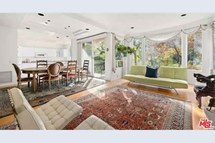 Single-family house For Sale in 10055, Reevesbury Drive, Beverly Hills, California