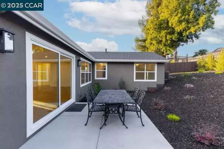 Single-family house For Sale in 4828, Kathleen Avenue, Castro Valley, California