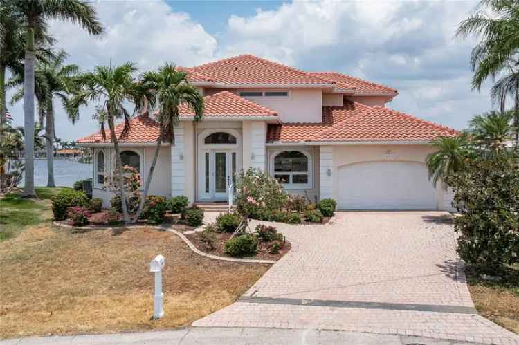 Single-family house For Sale in 1060, San Mateo Drive, Punta Gorda, Florida