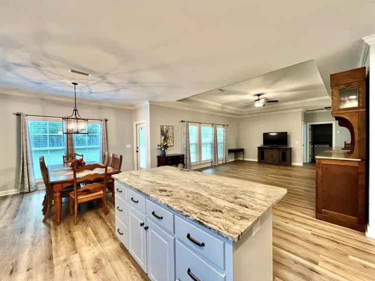 Single-family house For Sale in Headland, Alabama