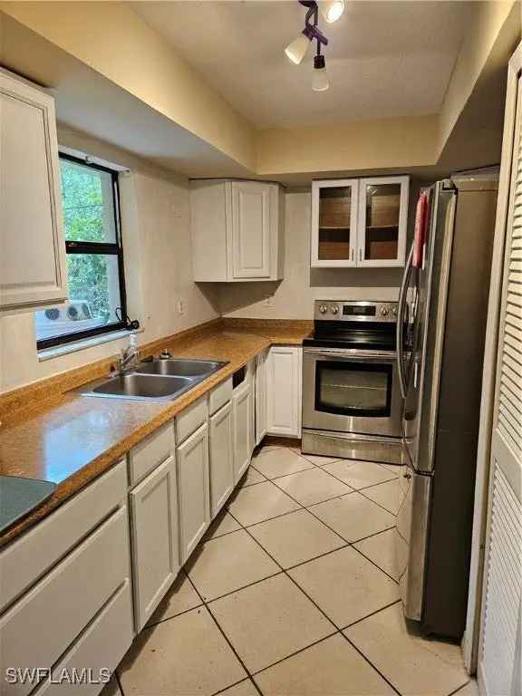 Single-family house For Sale in 215, Leroy Avenue, Florida