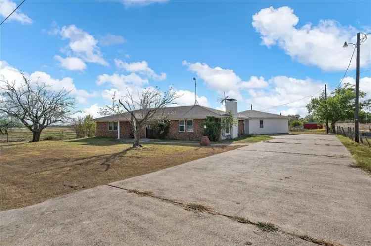 Single-family house For Sale in Leroy, Texas