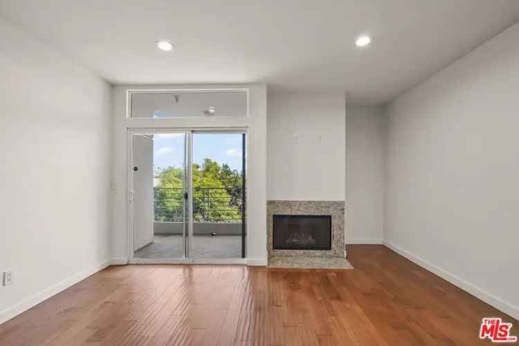 Condo For Sale in 401, North Serrano Avenue, Los Angeles, California