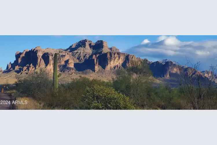 Single-family house For Sale in Apache Junction, Arizona