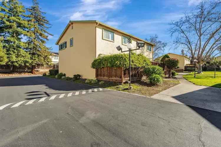 House For Sale in 43147, Washington Common, Fremont, California