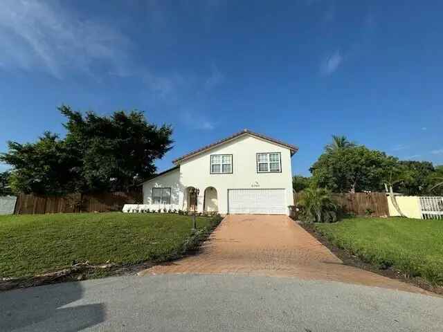 Single-family house For Sale in 6785, Escondida Drive, Lake Clarke Shores, Florida