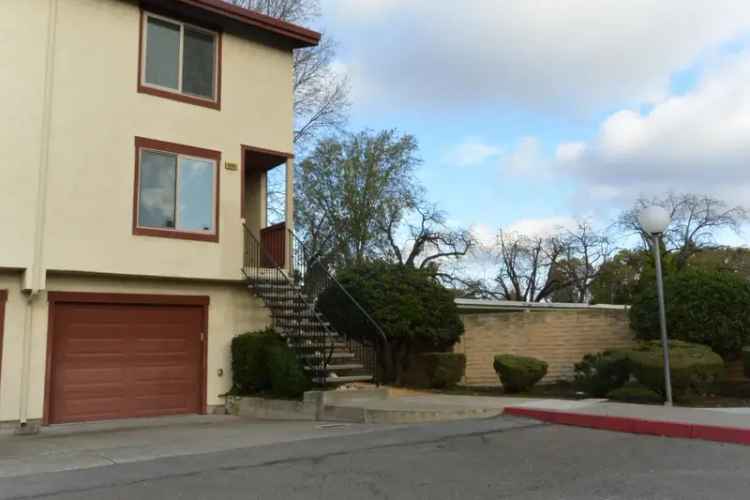 Quiet Corner End Unit Townhouse for Rent in Central Fremont