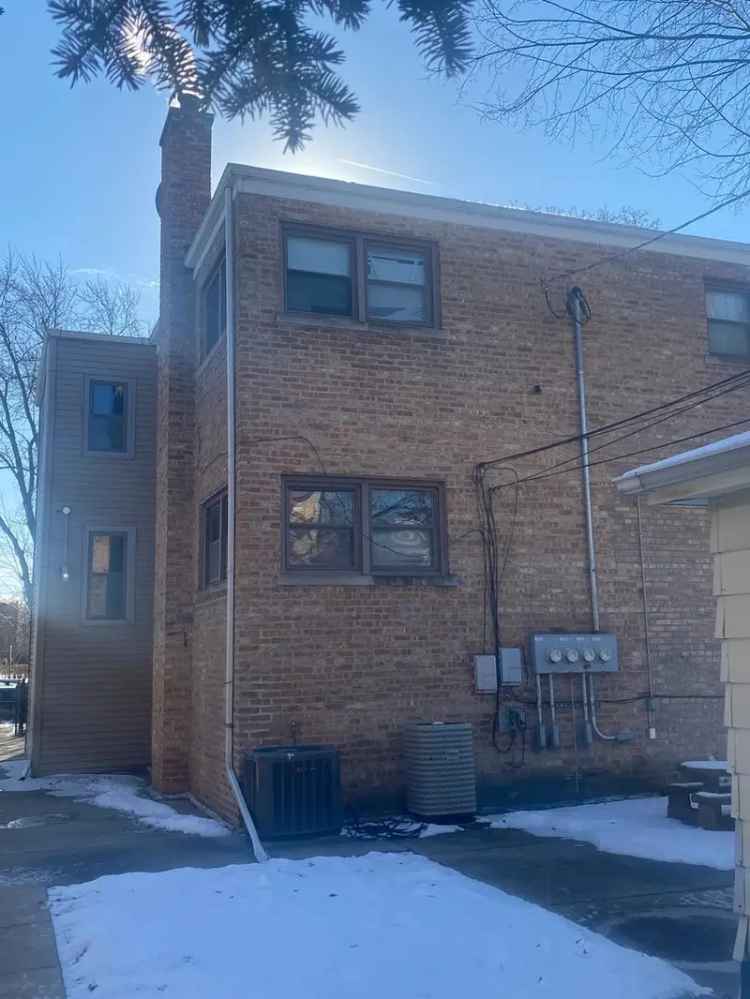 Multi-family house For Sale in 4728, Washington Street, Skokie, Illinois