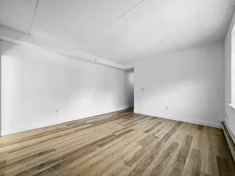 Spacious 2-Bedroom Apartment Near Subway