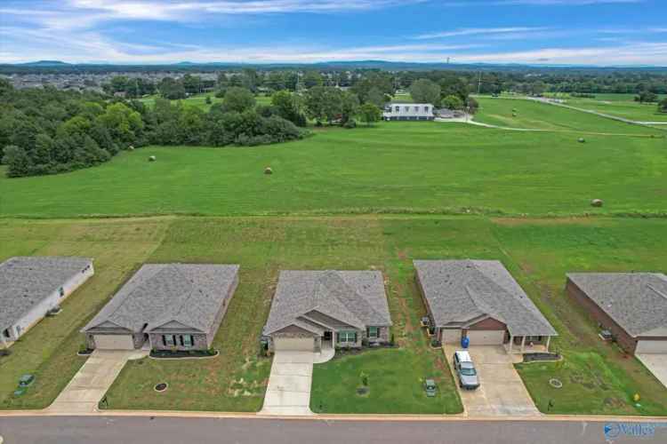 Single-family house For Sale in Athens, Alabama