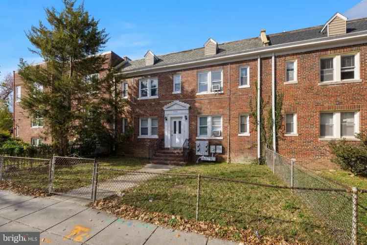 Multi-family house For Sale in Washington, District of Columbia