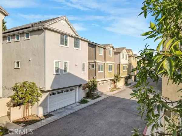 Condo For Sale in 9126, Foster Lane, Los Angeles, California