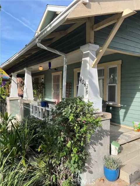 Multi-family house For Sale in 4043, Cumberland Avenue, Los Angeles, California