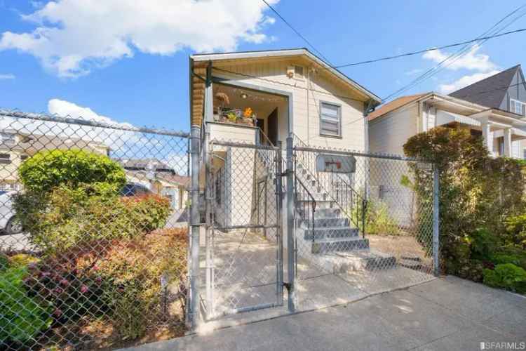 Multi-family house For Sale in Oakland, California