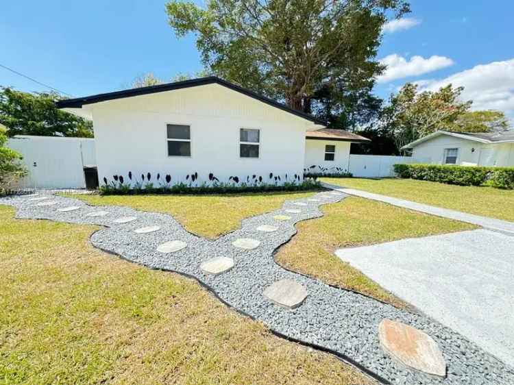 Single-family house For Sale in 3740, Percival Avenue, Miami, Florida