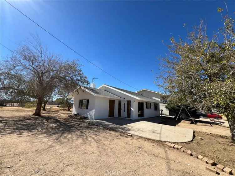 Single-family house For Sale in Apple Valley, California