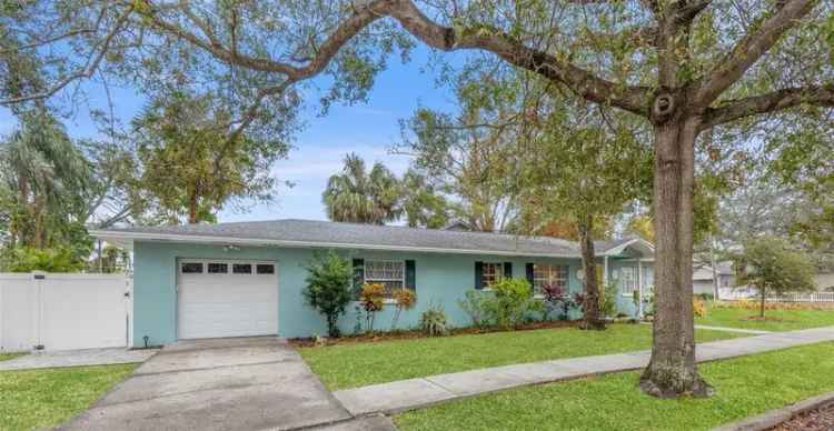 Single-family house For Sale in 1901, 10th Street North, Saint Petersburg, Florida