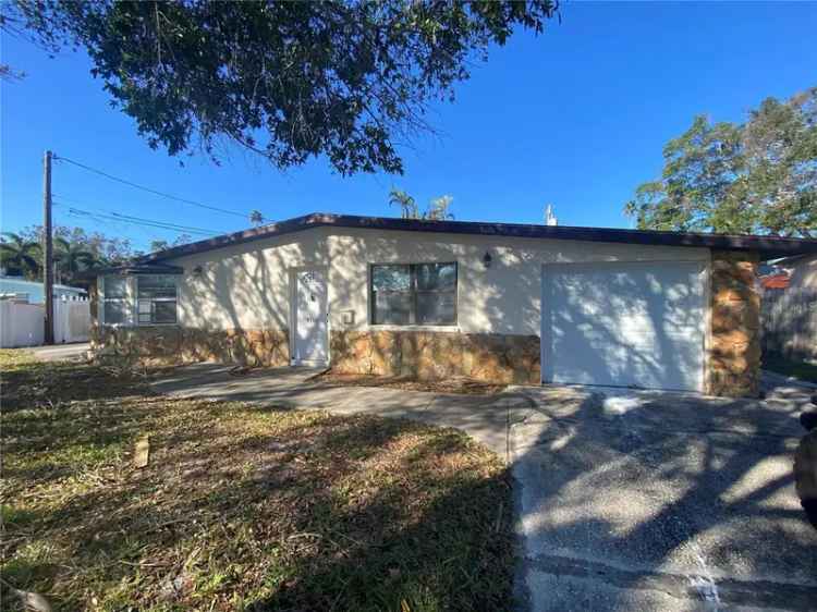 Single-family house For Sale in 4118, Carson Street Northeast, Saint Petersburg, Florida