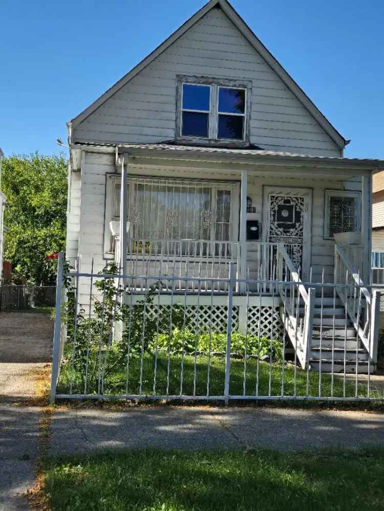 Single-family house For Sale in 8546, South Lowe Avenue, Chicago, Illinois