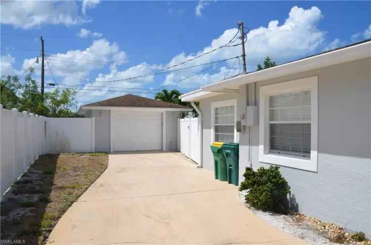 Single-family house For Sale in 616, 104th Avenue North, Florida