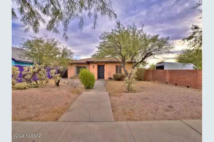 Single-family house For Sale in 2528, East 5th Street, Tucson, Arizona