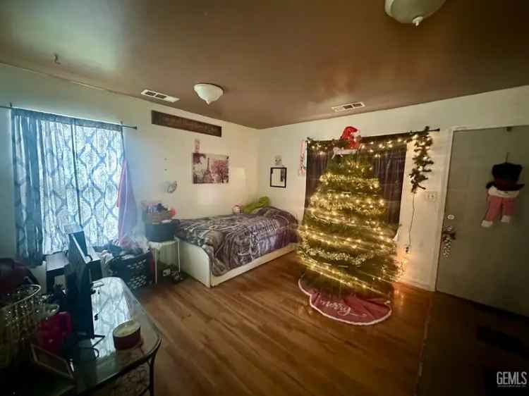 Multi-family house For Sale in Bakersfield, California