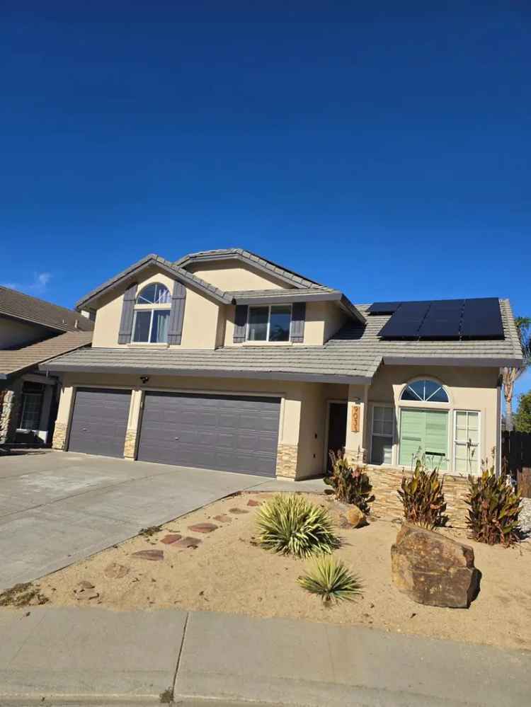 Single-family house For Sale in Elk Grove, California