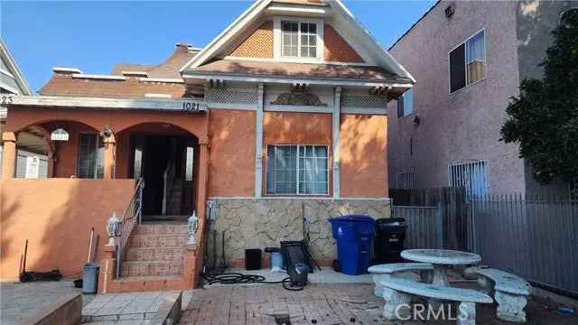 Single-family house For Sale in Los Angeles, California