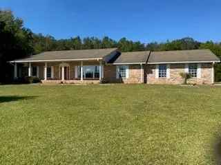 Single-family house For Sale in Summerdale, Alabama